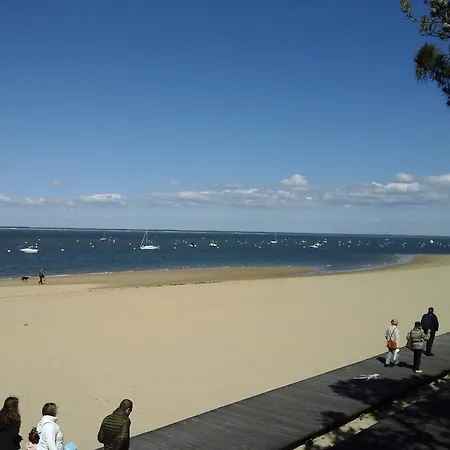 Comfortable, 1-bedroom With A Furnished Terrace And Sea View * Arcachon
