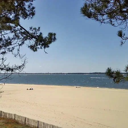 Comfortable, 1-bedroom With A Furnished Terrace And Sea View Arcachon