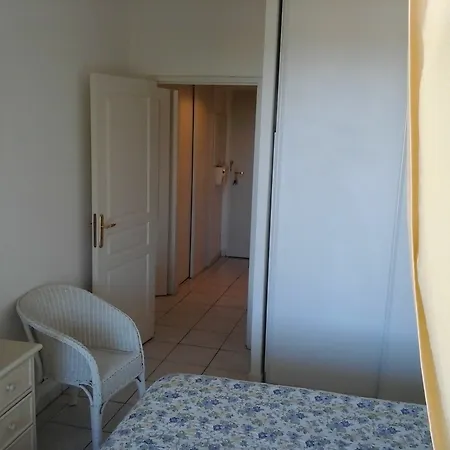 Apartment Comfortable, 1-bedroom With A Furnished Terrace And Sea View *