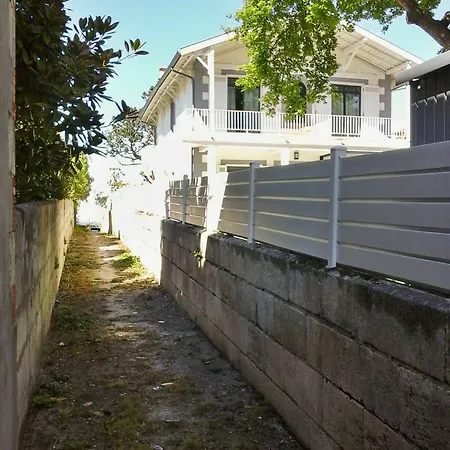 Comfortable, 1-bedroom With A Furnished Terrace And Sea View Apartment Arcachon